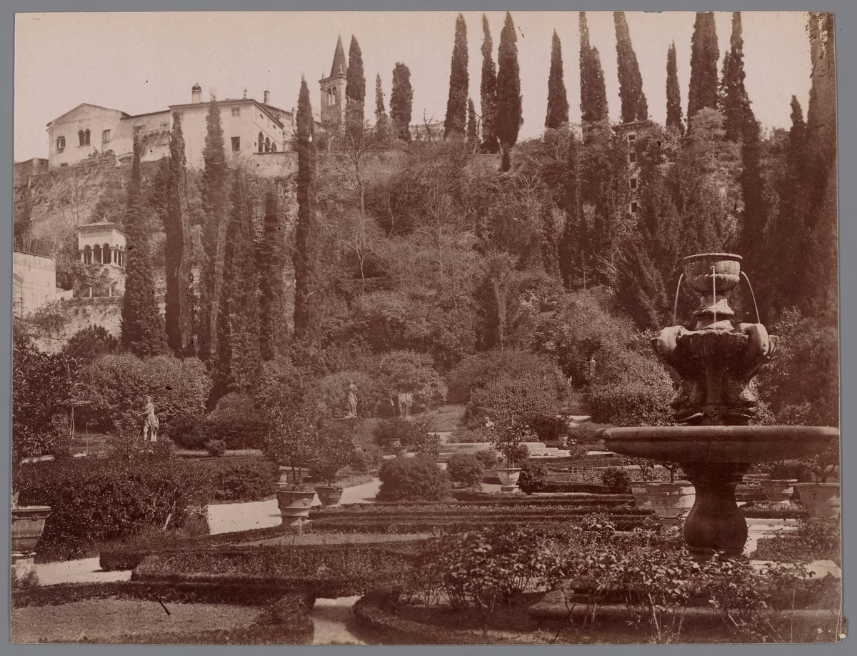 Gezicht op de Giardino Giusti te Verona by anonymous, photograph, 1851-1900
