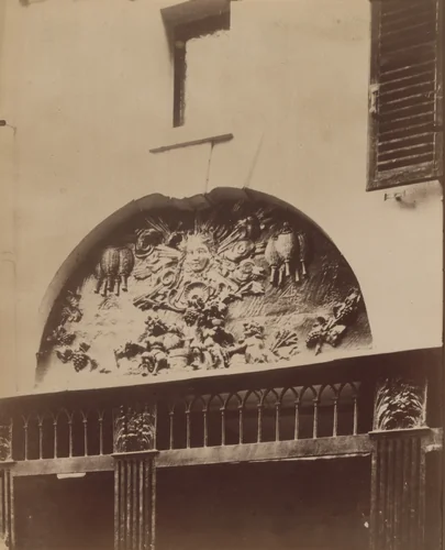 Au Soleil d'Or. 84 Rue Saint-Sauveur (enseigne) by Eugène Atget, photograph, 1899