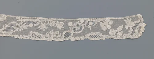 Strook kloskant met schuin geplaatste banden van aaneengeschakelde cartouches by anonymous, other, 1750