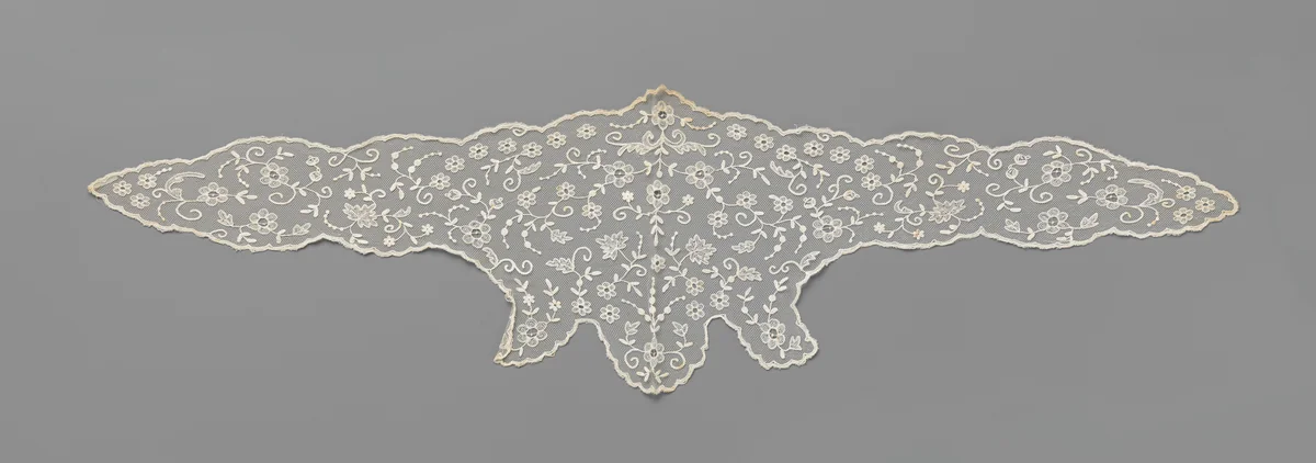 Fanchon van kantborduurwerk met bloemranken by anonymous, other, 1870