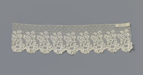 Strook kloskant met hangende bloem en stervormige bloempjes by anonymous, other, 1830