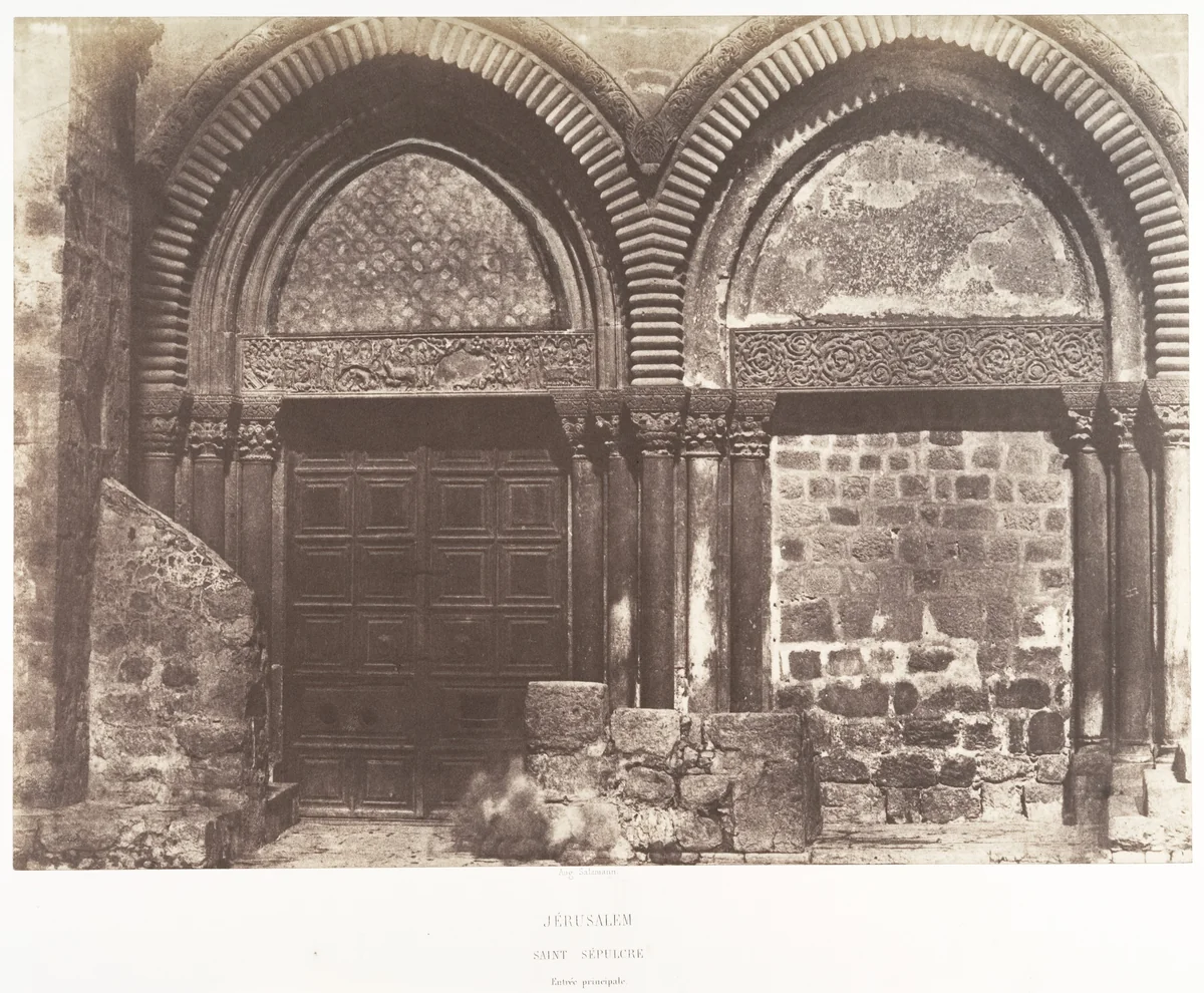 Jérusalem, Saint-Sépulcre, Entrée principale by Auguste Salzmann, photograph, 1854-1859