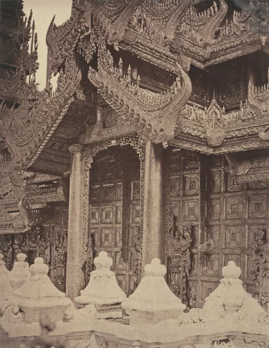 Amerapoora: Doorway of Pyathat on East of Maha-too-lo-Bounghian Kyoung by Linnaeus Tripe, photograph, 1855
