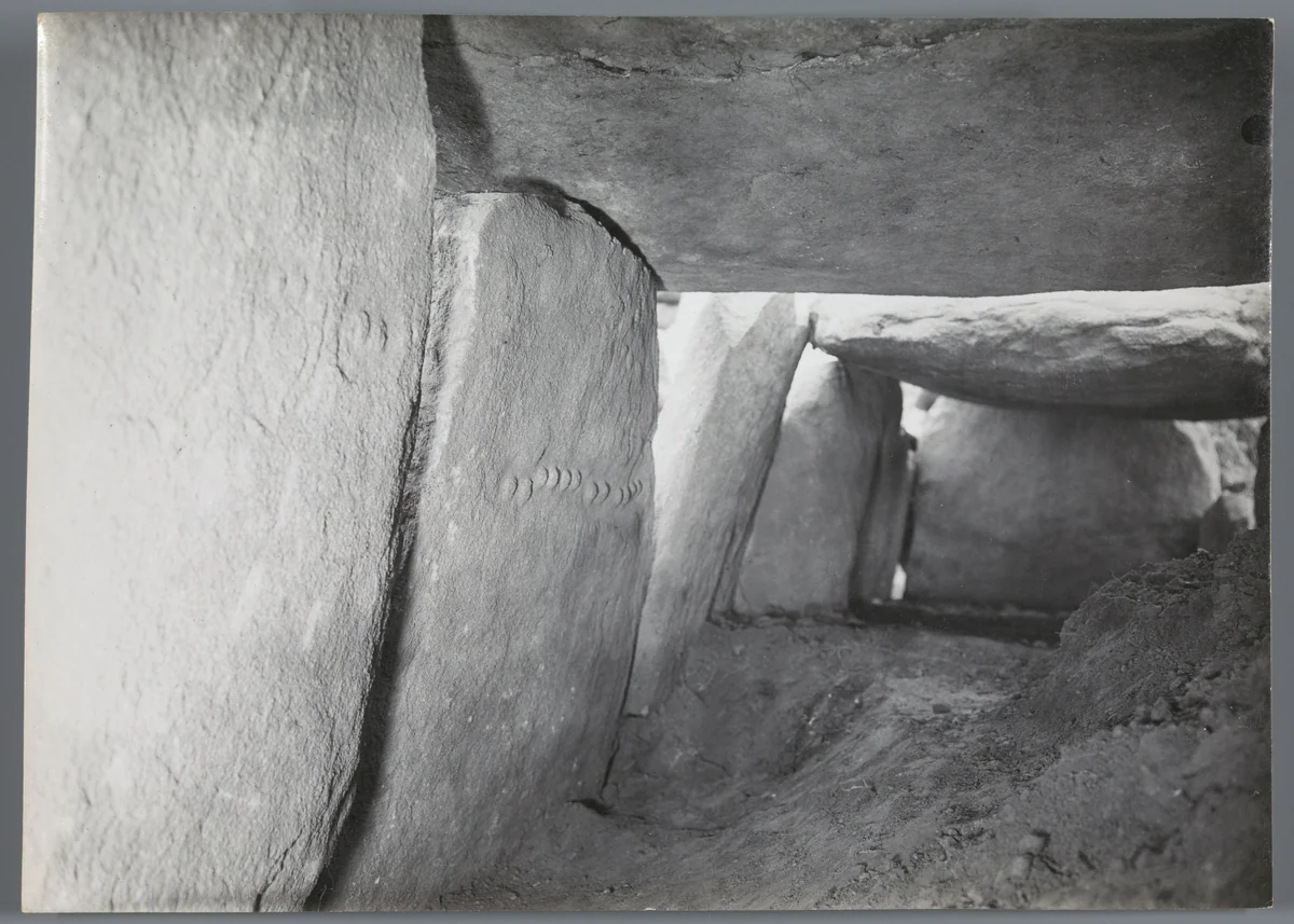 Hunebed van Kerguntuil, Trégastel by Albert Egges van Giffen, photograph, 1939