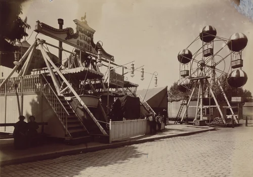 Fête du Trône by Eugène Atget, photograph, 1914