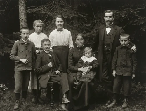 Farming Family by August Sander, photograph, 1913