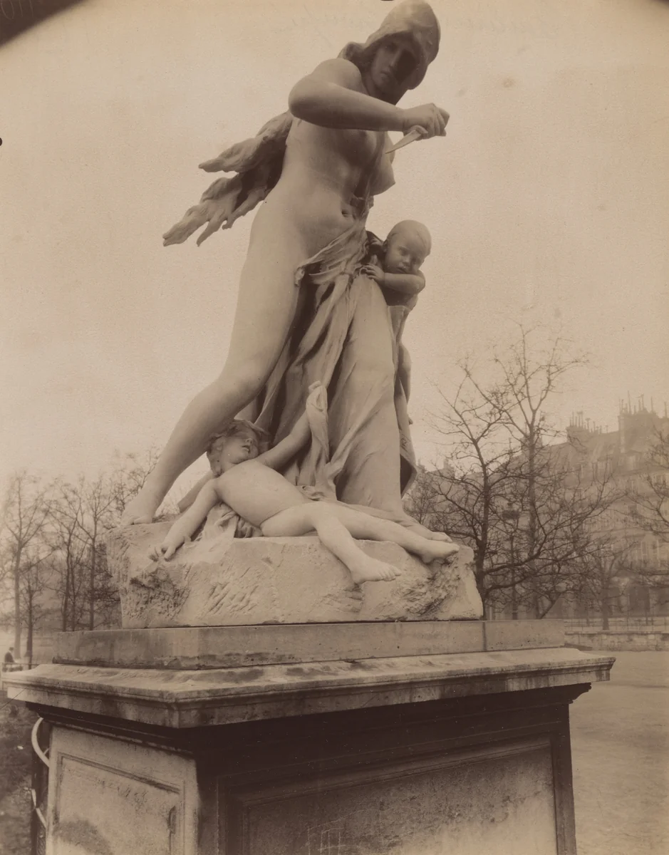 Tuileries groupe by Eugène Atget, photograph, 1911