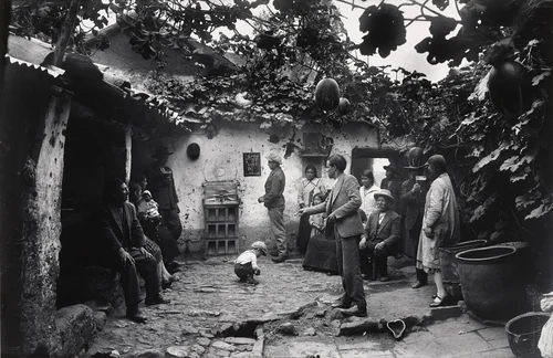 Chicha and Sapo, Cuzco. (Chicha y Sapo, Cuzsco) by Martín Chambi, photograph, 1925