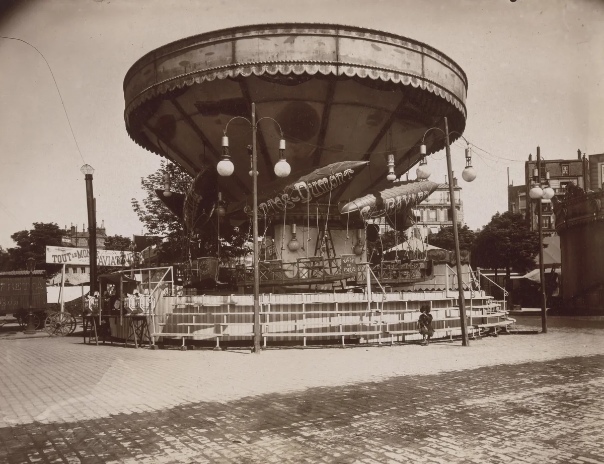 Fête du Trône by Eugène Atget, photograph, 1914