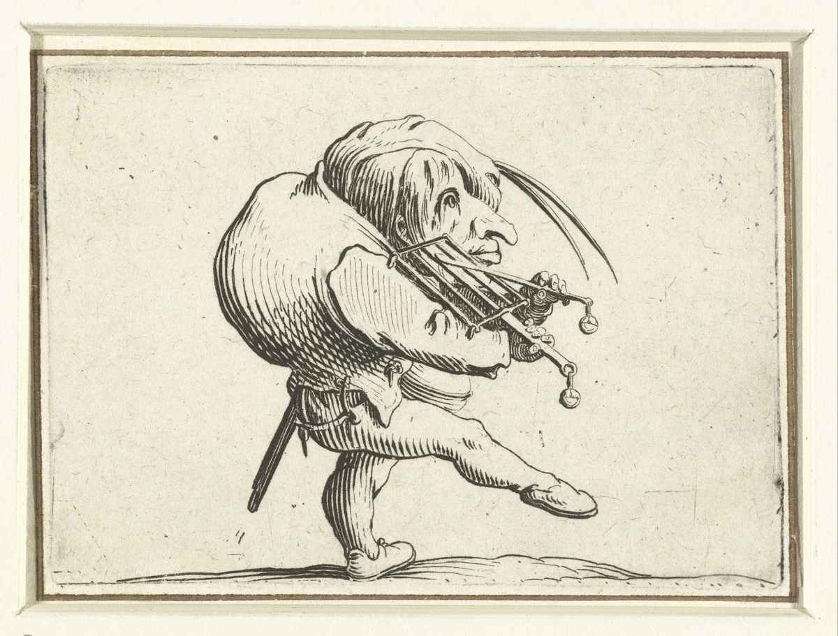 Kleine mens (karikatuur) met rooster en zwaard by Jacques Callot, print, 1621-1625