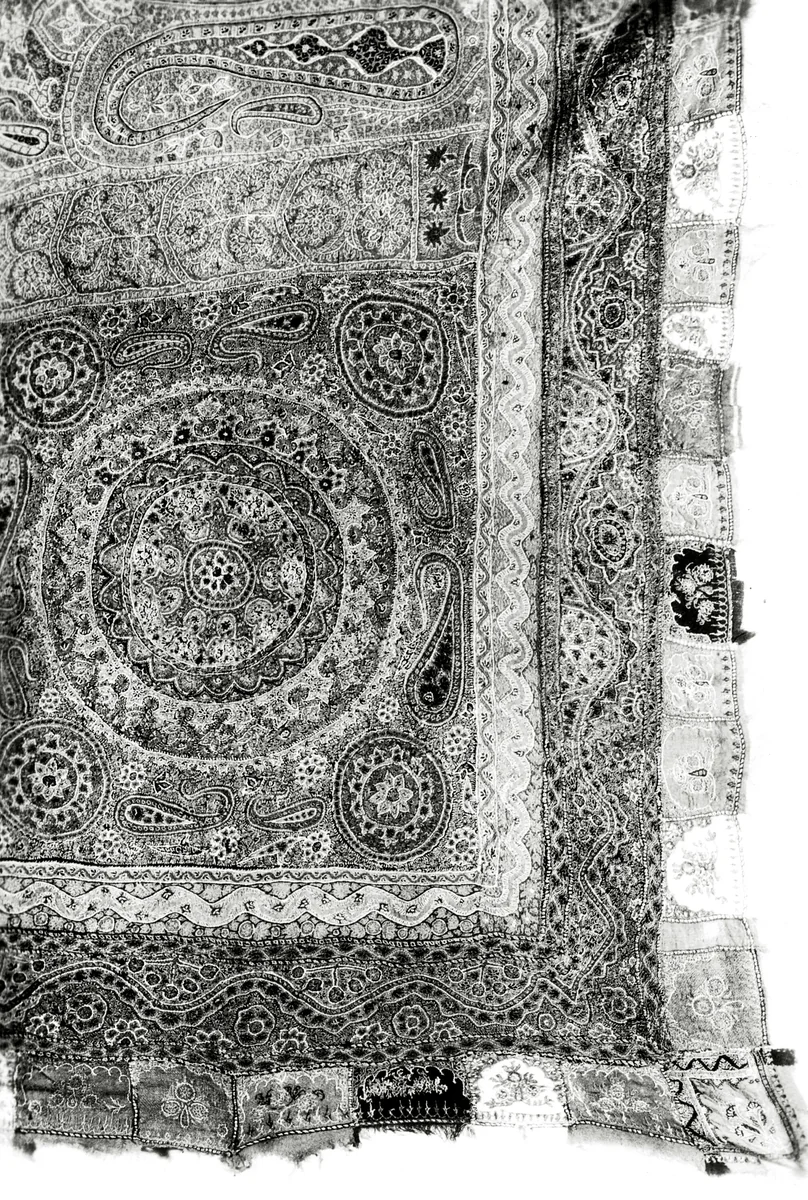 Shawl by India, textile, 1801-1900