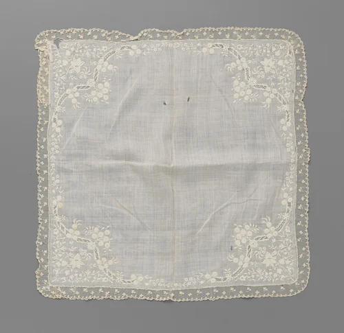 Zakdoek van batist met borduurwerk met mimosa en een strook naaldkant met strooibloempjes by anonymous, textile, 1775-1799