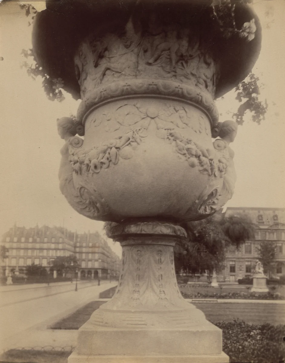 Tuileries (vase) by Eugène Atget, photograph, 1912