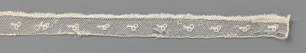 Strook kloskant met twee besjes aan kort takje by anonymous, other, 1850-1870