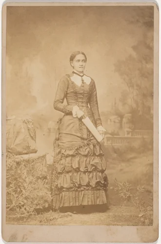 Portrait of a Woman by Wright & Cornwell, photograph, 1900-1910