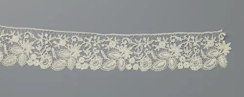 Strook kloskant met de druiventrossen by anonymous, other, 1875-1899