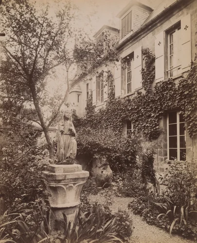 Pontoise, ancien Hôtel du tribunal (Musée) by Eugène Atget, photograph, 1902