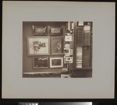 Interieur van Stadhouderskade 56, het woonhuis van Andries Bonger in Amsterdam, met schilderijen van Odilon Redon aan de muur by Willem Jan Gerrit van Meurs, photograph, 1904